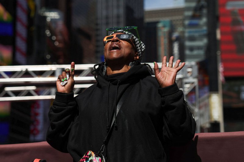 2024-04-08T181715Z_1457660615_RC2A27AZZYOX_RTRMADP_5_SOLAR-ECLIPSE-USA.jpg