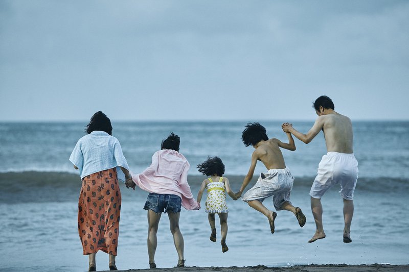 21.07 SHOPLIFTERS.tif