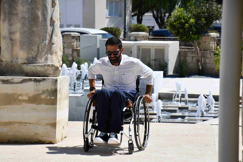 24 ΩΡΕΣ 1.jpg