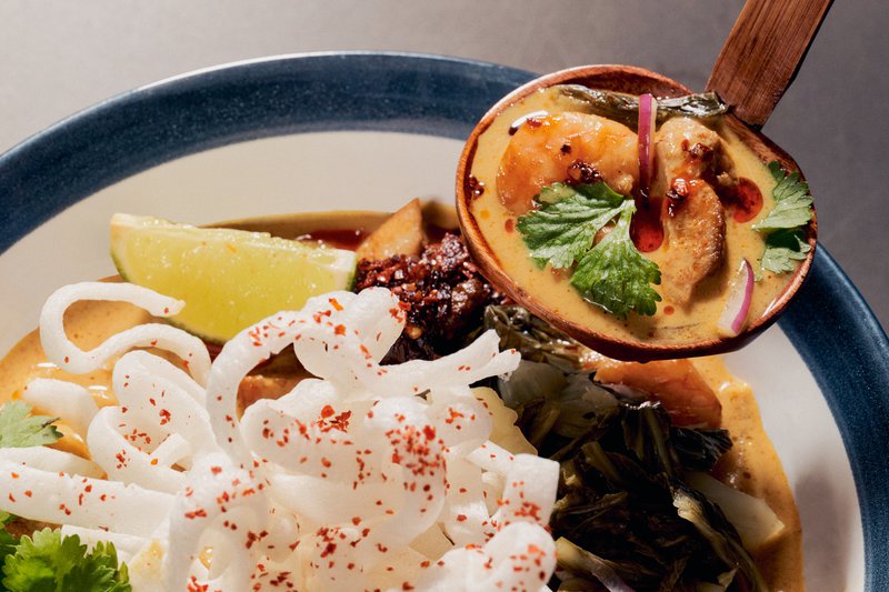 25. chicken + prawn khao soi ramen d.jpg