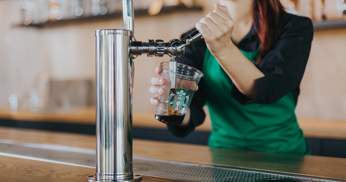 6+1 πράγματα που θα σε κάνουν να λατρέψεις τον Starbucks Nitro Cold