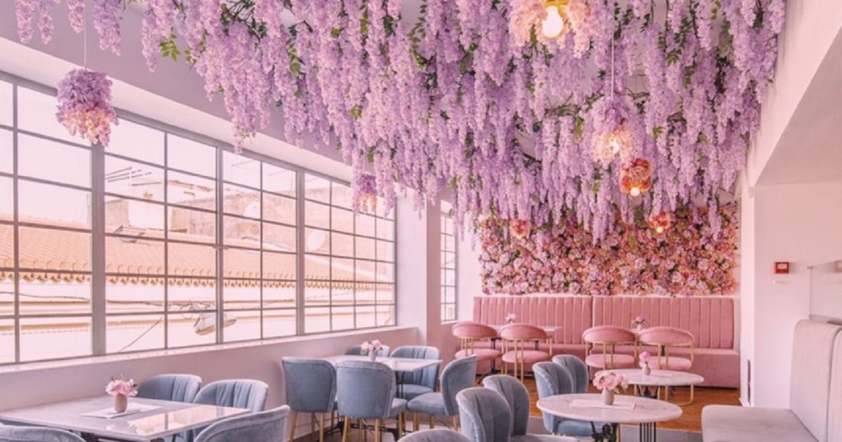 Ένα λουλουδάτο ροζ café άνοιξε στο κέντρο της Αθήνας | Check In Cyprus
