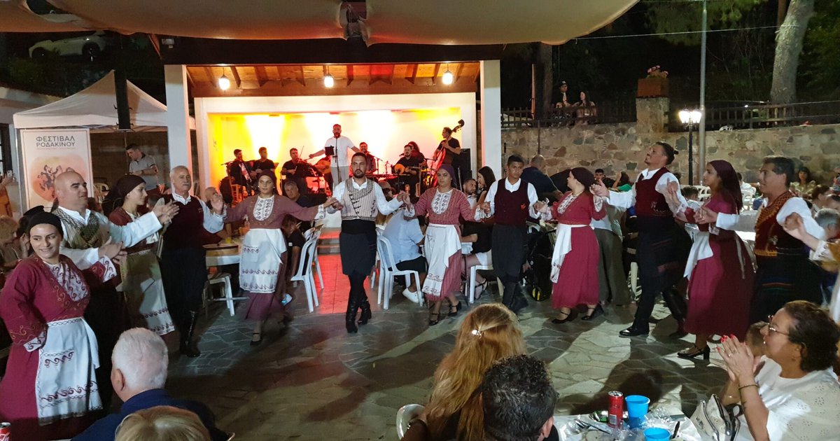 &Omicron; &Kappa;ά&tau;&omega; &Mu;ύ&lambda;&omicron;&sigmaf; &mu;ά&sigmaf; &pi;&rho;&omicron;&sigma;&kappa;&alpha;&lambda;&epsilon;ί &sigma;&epsilon; έ&nu;&alpha; &kappa;&alpha;&lambda;&omicron;&kappa;&alpha;ί&rho;&iota; &gamma;&epsilon;&mu;ά&tau;&omicron; &pi;&alpha;&rho;ά&delta;&omicron;&sigma;&eta; &kappa;&alpha;&iota; &rho;&omicron;&delta;ά&kappa;&iota;&nu;&alpha;