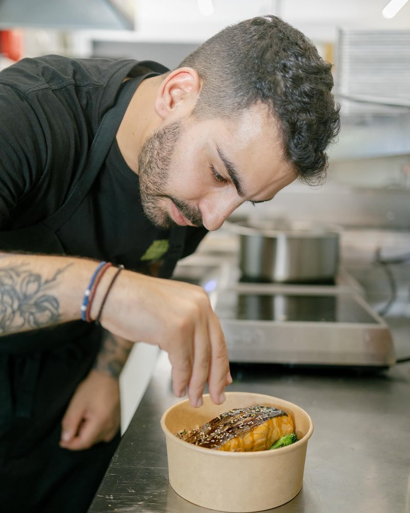 Αγαπημένο εστιατόριο γιορτάζει δύο χρόνια με τον πιο ξεχωριστό και γευστικό τρόπο