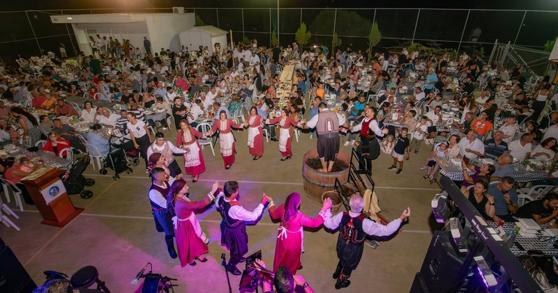 &Omicron; Ά&gamma;&iota;&omicron;&sigmaf; &Epsilon;&pi;&iota;&phi;ά&nu;&iota;&omicron;&sigmaf; &Omicron;&rho;&epsilon;&iota;&nu;ή&sigmaf; &mu;ά&sigmaf; &pi;&rho;&omicron;&sigma;&kappa;&alpha;&lambda;&epsilon;ί &sigma;&epsilon; &mu;&iota;&alpha; &mu;&epsilon;&gamma;ά&lambda;&eta; &pi;&alpha;&rho;&alpha;&delta;&omicron;&sigma;&iota;&alpha;&kappa;ή &beta;&rho;&alpha;&delta;&iota;ά
