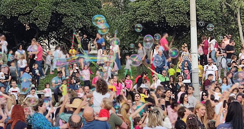 BUBBLE-PARADE-PARKO-2-1000x600.2e16d0ba.fill-1375x729.jpg