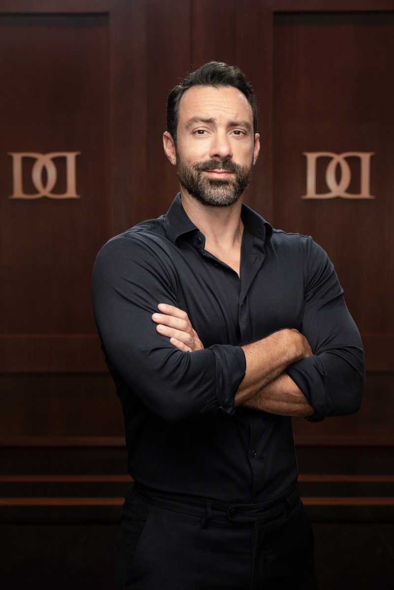 DRAGONS DEN (ΣΑΚΗΣ ΤΑΝΙΜΑΝΙΔΗΣ).jpg