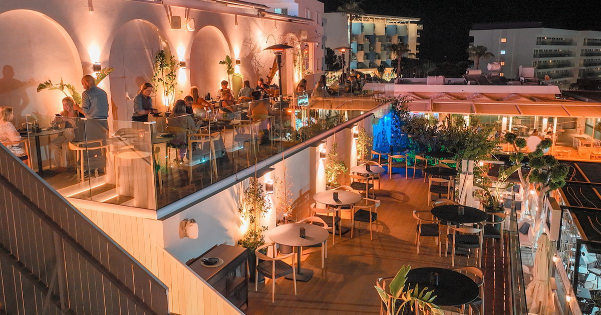 Η καρδιά του καλοκαιριού χτυπά στο ομορφότερο rooftop barrestaurant