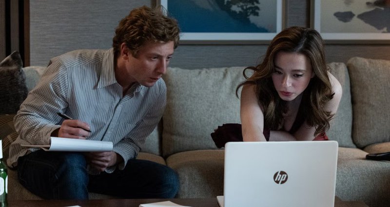 Jeremy-Allen-White-Mikey-Madison-.2e16d0ba.fill-1375x729.jpg