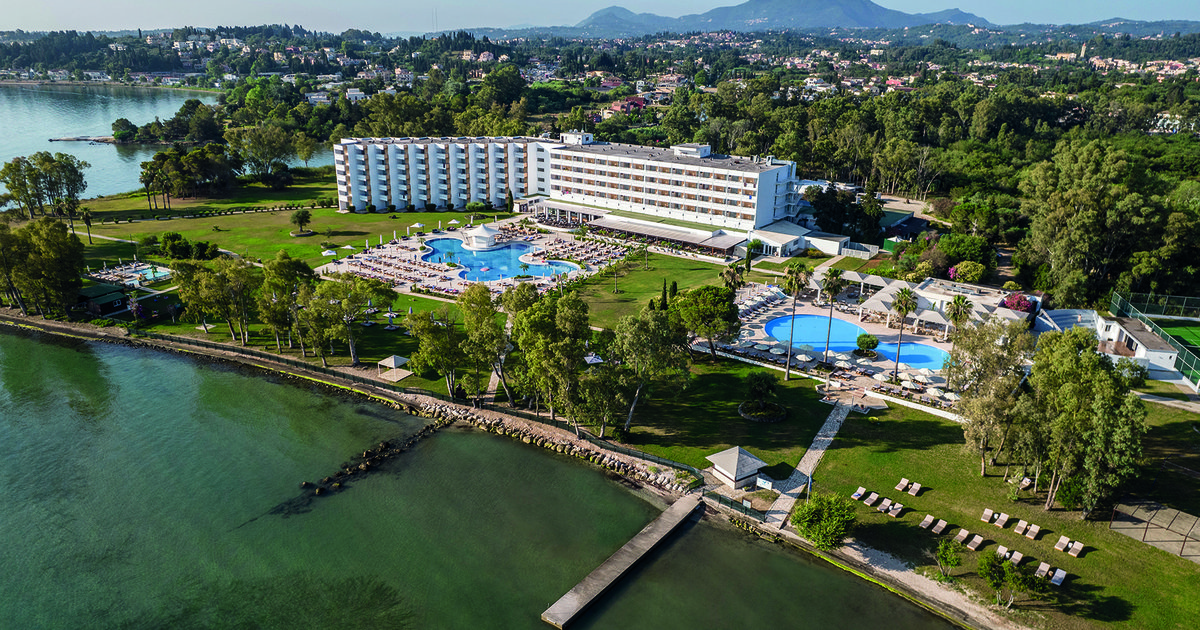 &Delta;ύ&omicron; &xi;&epsilon;&nu;&omicron;&delta;&omicron;&chi;&epsilon;ί&alpha; &tau;&eta;&sigmaf; Louis Hotels &sigma;&tau;&alpha; Best of the Best &tau;&eta;&sigmaf; &Epsilon;&upsilon;&rho;ώ&pi;&eta;&sigmaf;