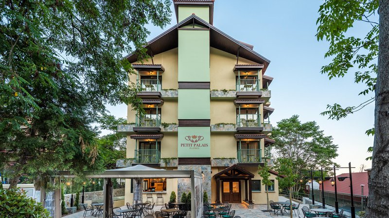 Petit Palais FrontSign.jpg