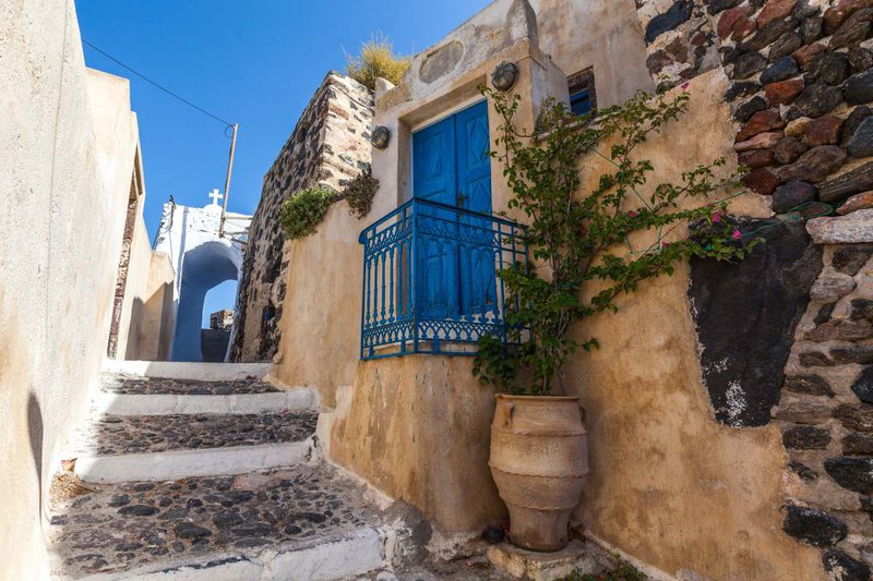 Pyrgos-Santorini-4.jpg