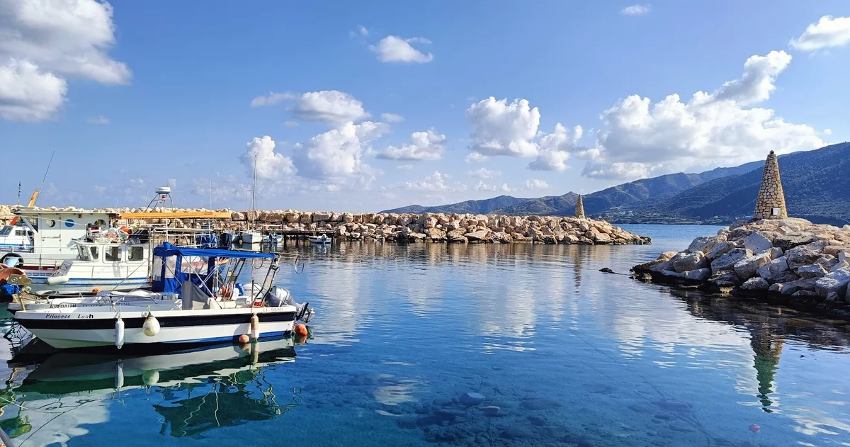 &Pi;&omega;&mu;ό&sigmaf;: 10+1 &lambda;ό&gamma;&omicron;&iota; &gamma;&iota;&alpha; &nu;&alpha; &beta;&rho;&epsilon;&theta;&epsilon;ί&sigmaf; &tau;&omicron;&nu; &Alpha;ύ&gamma;&omicron;&upsilon;&sigma;&tau;&omicron; &sigma;&tau;&omicron; &alpha;&upsilon;&theta;&epsilon;&nu;&tau;&iota;&kappa;ό &kappa;&alpha;&lambda;&omicron;&kappa;&alpha;&iota;&rho;&iota;&nu;ό &kappa;&alpha;&tau;&alpha;&phi;ύ&gamma;&iota;&omicron; &tau;&eta;&sigmaf; &Kappa;ύ&pi;&rho;&omicron;&upsilon;