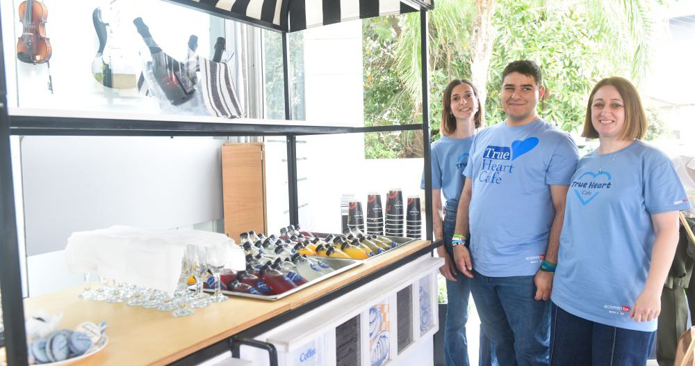 &Tau;&omicron; True Heart Caf&eacute;, &tau;&omicron; &pi;&rho;ώ&tau;&omicron; &kappa;&alpha;&phi;έ, &pi;&omicron;&upsilon; &lambda;&epsilon;&iota;&tau;&omicron;&upsilon;&rho;&gamma;&epsilon;ί &alpha;&pi;ό &nu;έ&omicron;&upsilon;&sigmaf; &mu;&epsilon; &alpha;&upsilon;&tau;&iota;&sigma;&mu;ό, ά&nu;&omicron;&iota;&xi;&epsilon; &tau;&iota;&sigmaf; &pi;ό&rho;&tau;&epsilon;&sigmaf; &tau;&omicron;&upsilon;