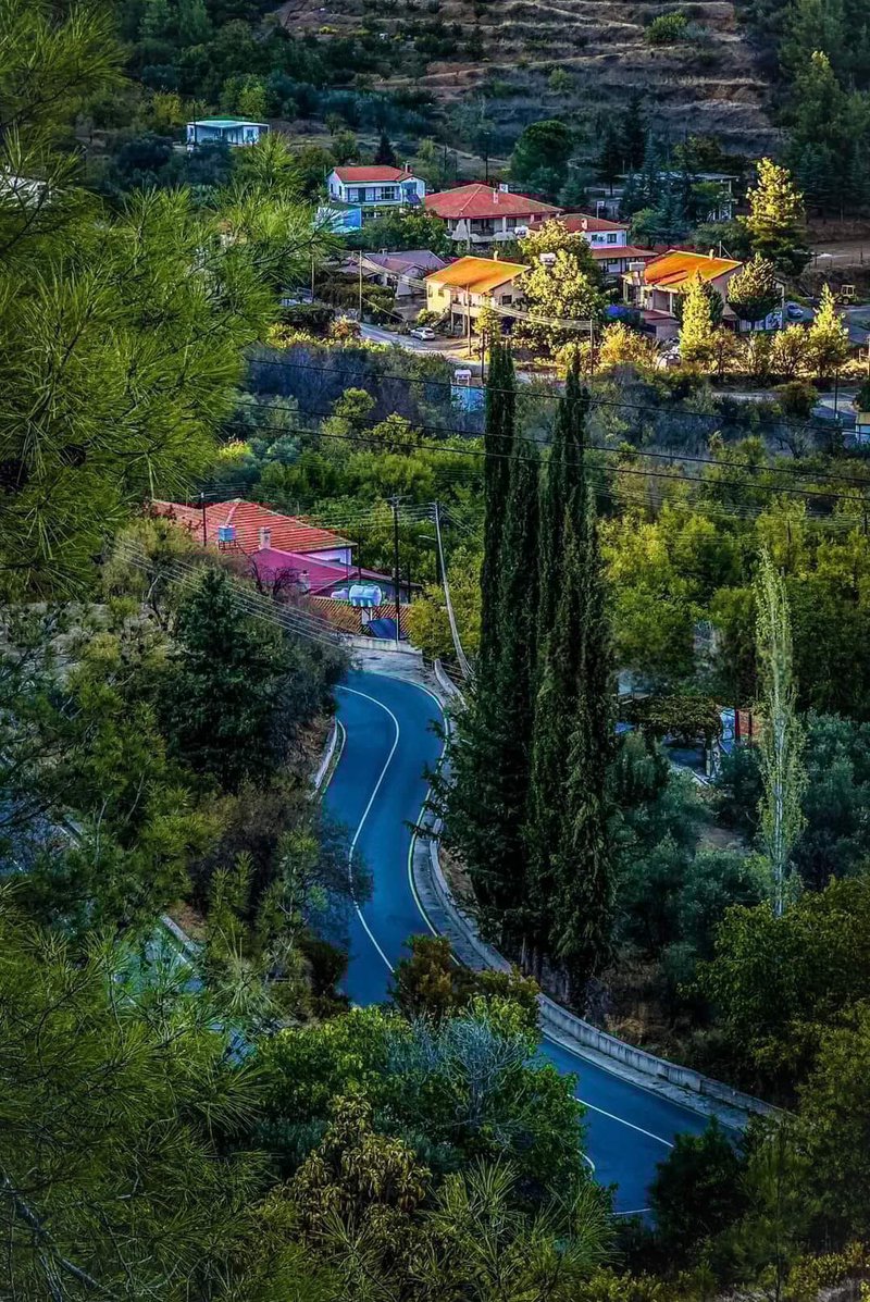 Tsakistra road 2.jpg