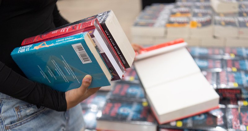ahmadardity-books-5053740_1280.2e16d0ba.fill-1375x729.jpg