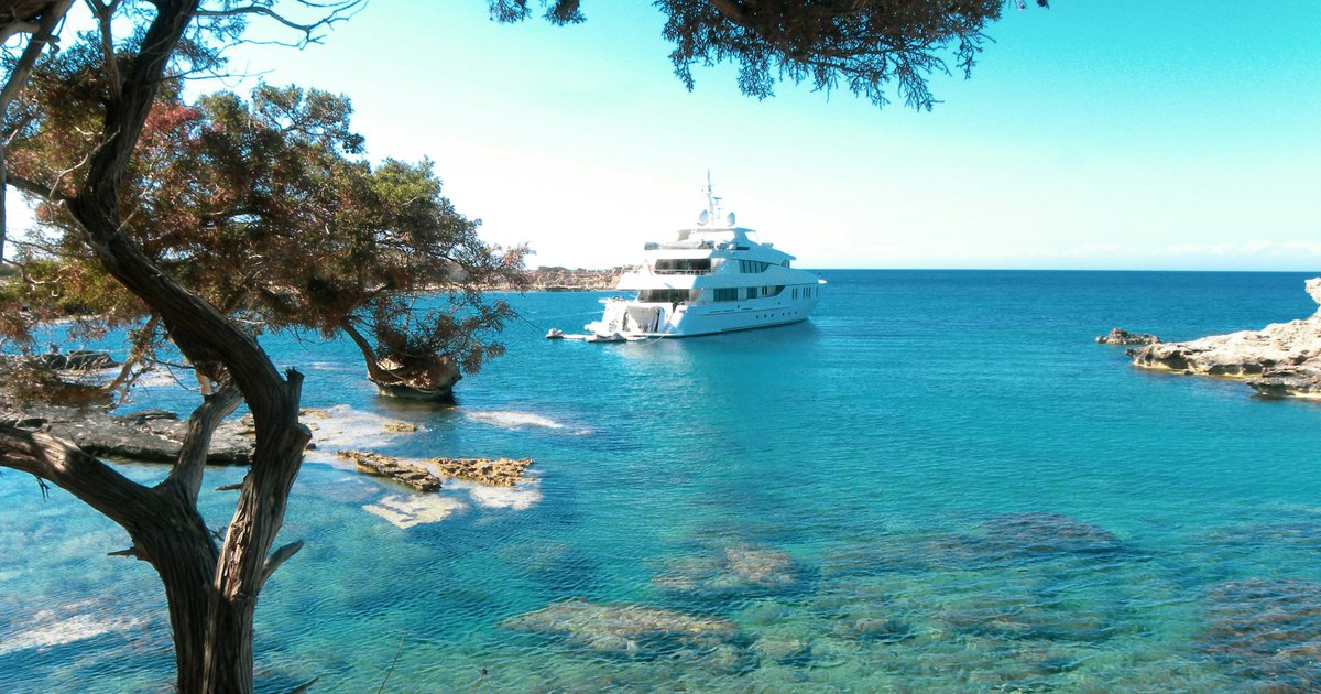 &Delta;&epsilon;&kappa;&alpha;&pi;&epsilon;&nu;&tau;&alpha;ύ&gamma;&omicron;&upsilon;&sigma;&tau;&omicron;&sigmaf; &sigma;&tau;&eta;&nu; &Kappa;ύ&pi;&rho;&omicron;: &Omicron;&iota; &tau;&iota;&mu;έ&sigmaf; &gamma;&iota;&alpha; &tau;&alpha; &pi;&alpha;&rho;&alpha;&lambda;&iota;&alpha;&kappa;ά &theta;έ&rho;&epsilon;&tau;&rho;&alpha; &kappa;&alpha;&iota; &eta; &phi;&theta;&eta;&nu;ό&tau;&epsilon;&rho;&eta; &pi;ό&lambda;&eta;