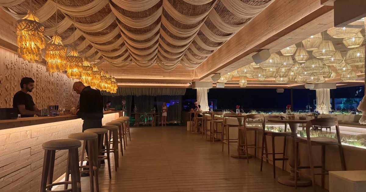 Boho Night &mu;&epsilon; sushi, cocktails &kappa;&alpha;&iota; &theta;έ&alpha; &theta;ά&lambda;&alpha;&sigma;&sigma;&alpha; &sigma;&tau;&omicron; &nu;έ&omicron; rooftop &tau;&omicron;&upsilon; &nu;&eta;&sigma;&iota;&omicron;ύ