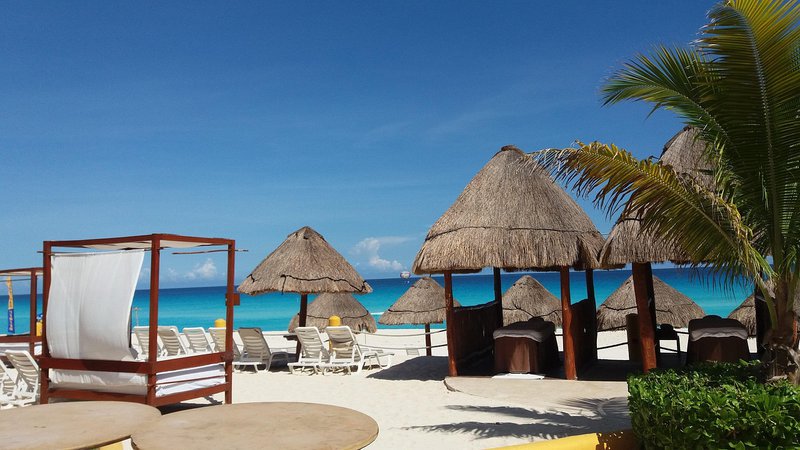 beach-2041836_1280.jpg