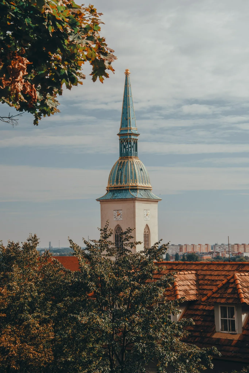 bratislava-2-1365x2048.webp