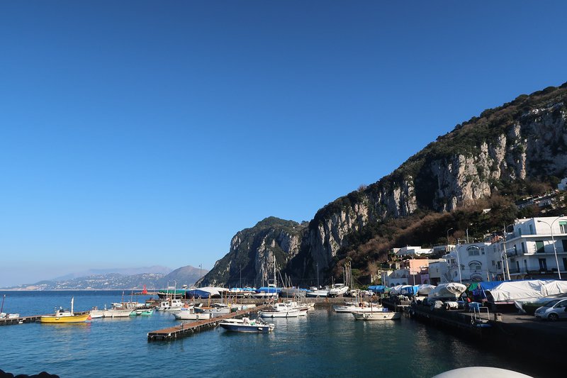 capri-4585755_1280.jpg