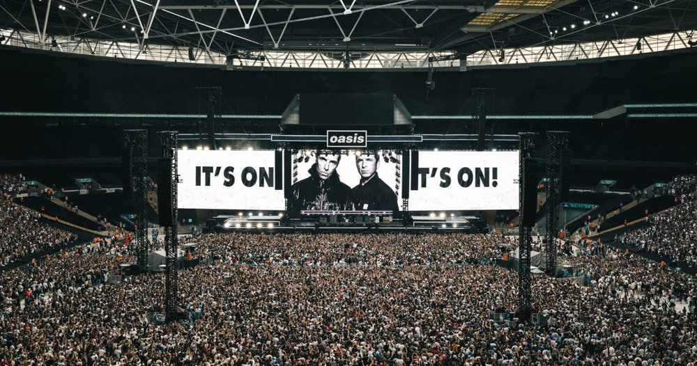 &Omicron;&iota; Oasis &epsilon;&pi;&iota;&sigma;&tau;&rho;έ&phi;&omicron;&upsilon;&nu; &kappa;&alpha;&iota; &sigma;&tau;&eta; &mu;&epsilon;&gamma;ά&lambda;&eta; &omicron;&theta;ό&nu;&eta;: &Tau;&omicron; reunion tour &gamma;ί&nu;&epsilon;&tau;&alpha;&iota; &kappa;&iota;&nu;&eta;&mu;&alpha;&tau;&omicron;&gamma;&rho;&alpha;&phi;&iota;&kappa;ό &nu;&tau;&omicron;&kappa;&iota;&mu;&alpha;&nu;&tau;έ&rho;