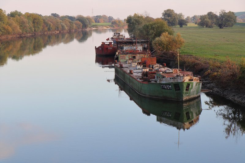 goranh-old-river-boats-7533073_1920.jpg