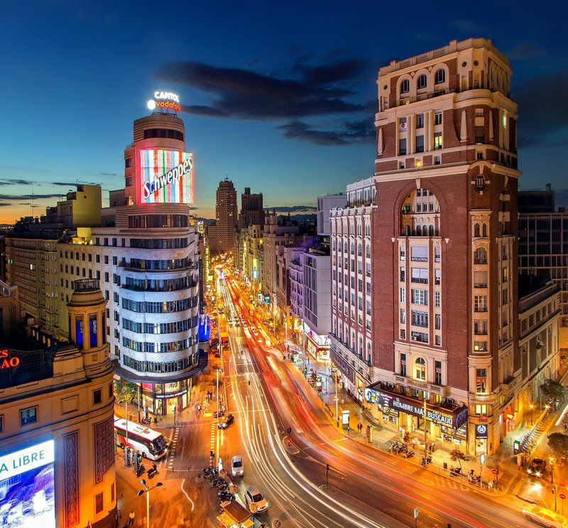 julius_silver-madrid-3021998_1920.jpg