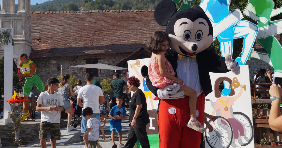 Έ&nu;&alpha; &upsilon;&pi;έ&rho;&omicron;&chi;&omicron; &phi;&epsilon;&sigma;&tau;&iota;&beta;ά&lambda; &gamma;&iota;&alpha; &pi;&alpha;&iota;&delta;&iota;ά &sigma;&tau;&omicron; &chi;&omega;&rho;&iota;ό