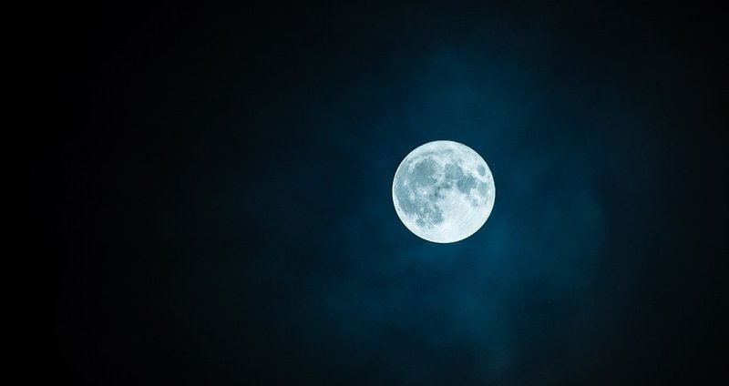 moon-1859616_1280.2e16d0ba.fill-1375x729.jpg
