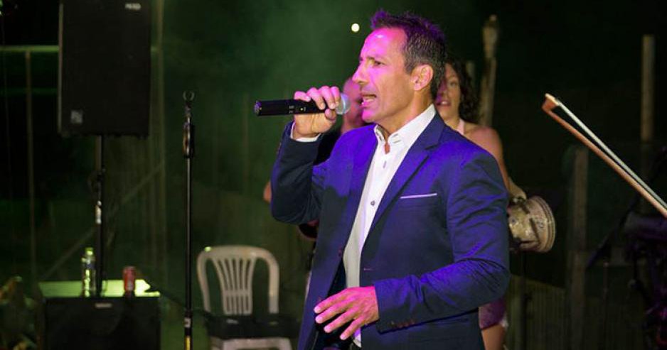 Ο Πέτρος Ίμβριος για μια καλοκαιρινή συναυλία, στο κάστρο Κολοσσίου