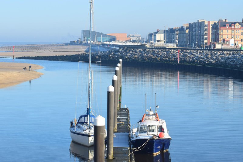 rhyl-5160359_1280.jpg