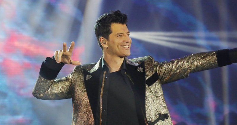sakis_rouvas93.2e16d0ba.fill-1375x729 (2).jpg