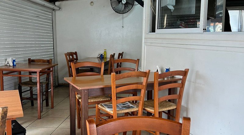 souvlaki-lakis (1).jpg