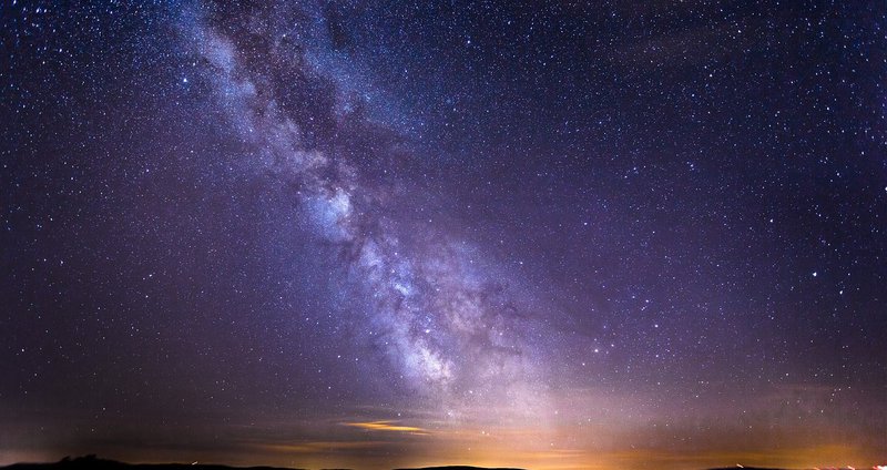 starry-sky-2051448_1280.2e16d0ba.fill-1375x729.jpg